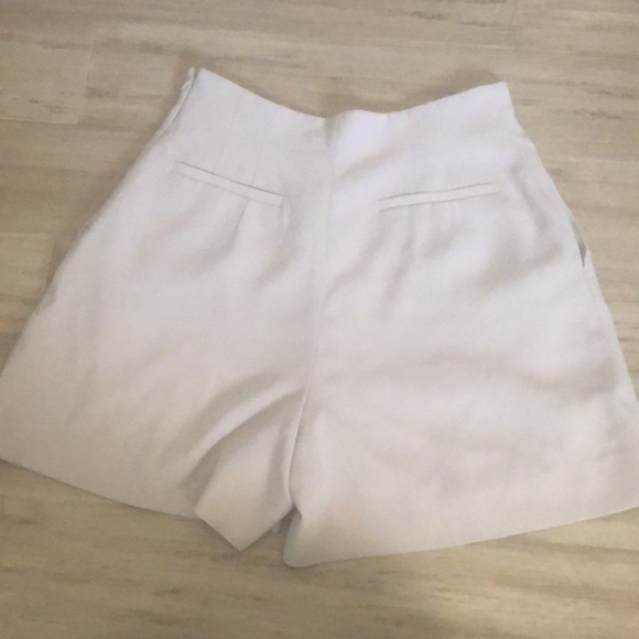 Aritzia babaton high rise pleated beige shorts - Picture 4 of 9